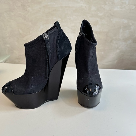 Giuseppe Zanotti Black Suede Platform - Picture 7 of 11